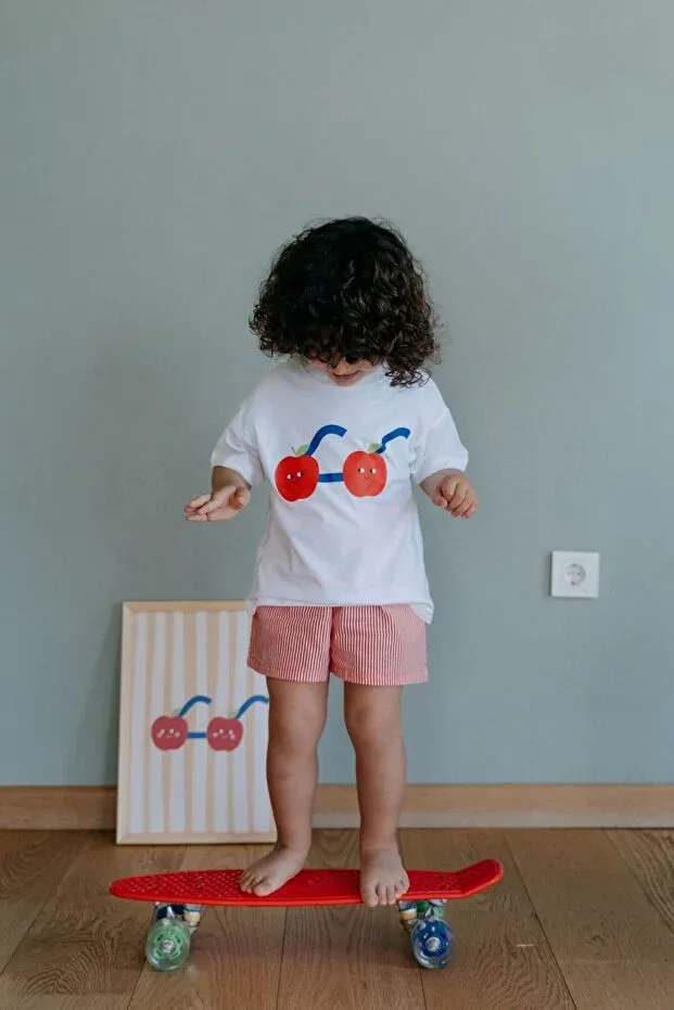 Детская футболка с принтом Apple of my eye Ilo And Friends, White-Red-Navy Blue — фото 4