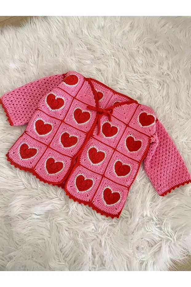 Детский кардиган для новорожденных с принтом Heart Patterned Hand Knitted Pink Baby Cardigan and Beanie Set Arttmacrame, Pink — фото 3