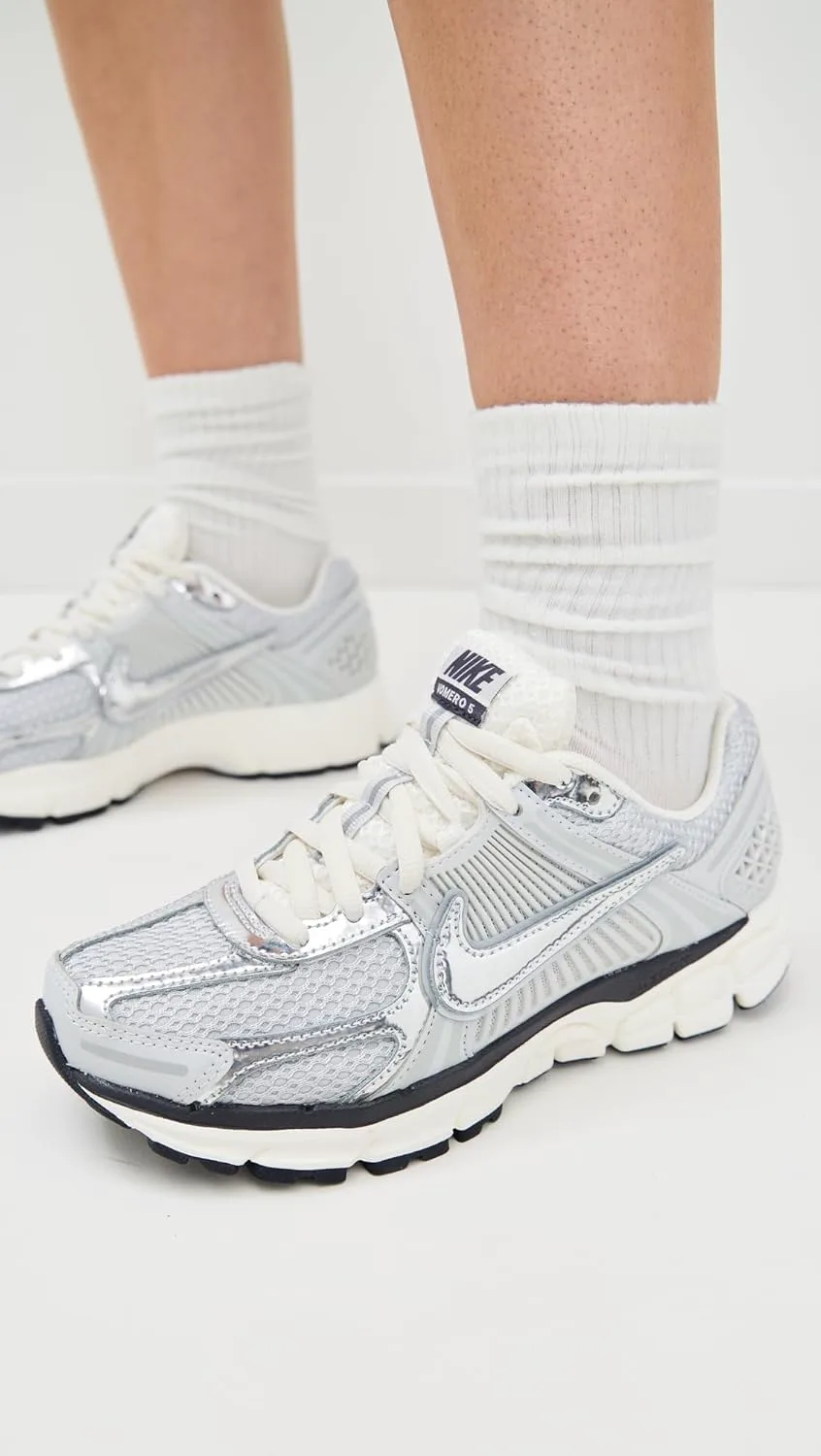 Женские кроссовки Nike W Zoom Vomero 5 M, серый/серебристый — фото 2