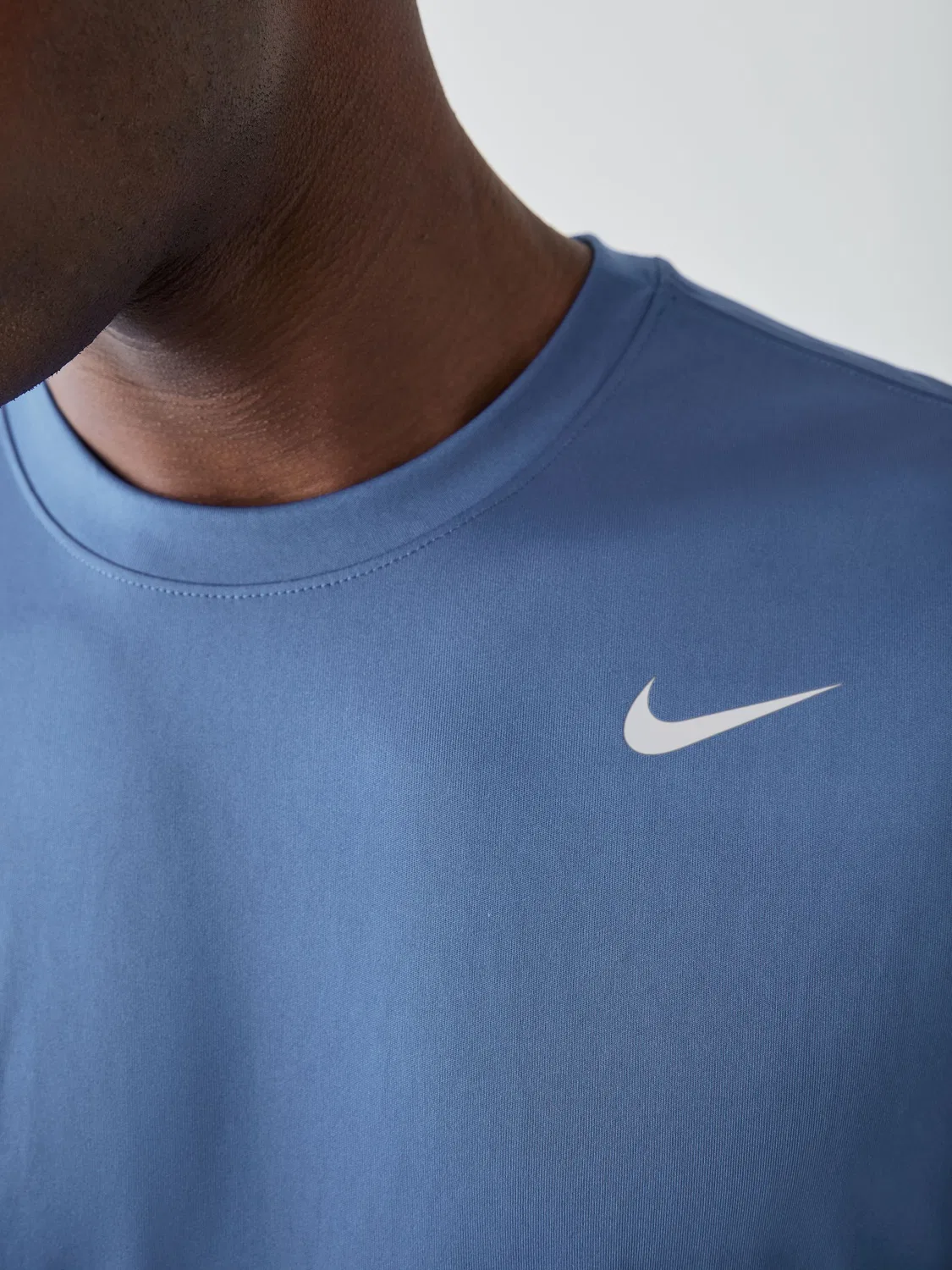 Синяя футболка Nike Indigo Storm Dri-FIT Flex Performance — фото 4