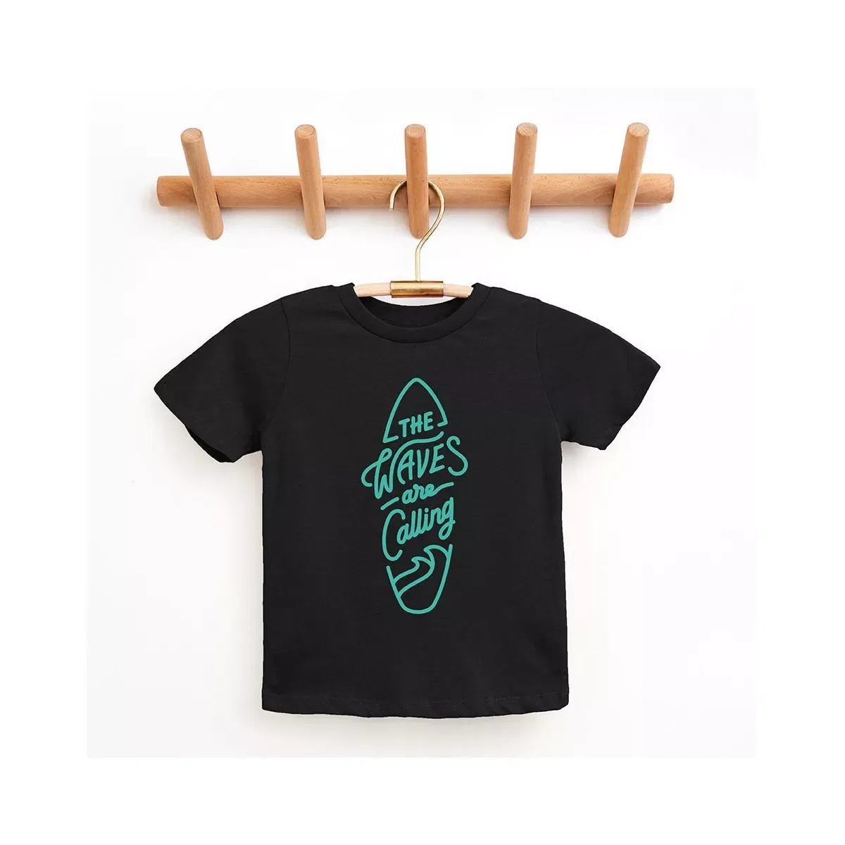 Детская футболка с принтом The Waves Are Calling Surf Board The Juniper Shop, Black
