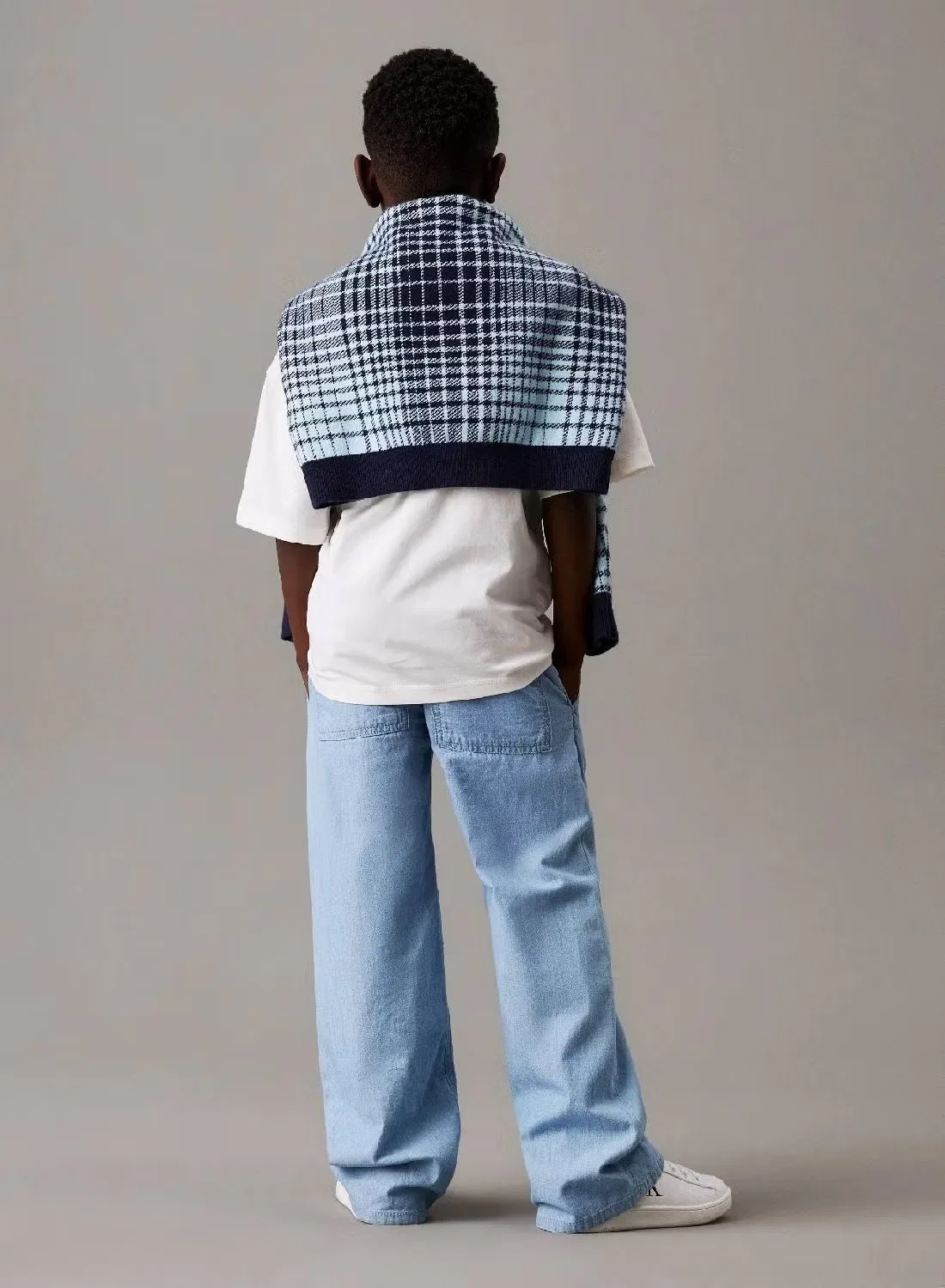Брюки чиносы свободного кроя на мальчика Calvin Klein Jeans, голубой — фото 3