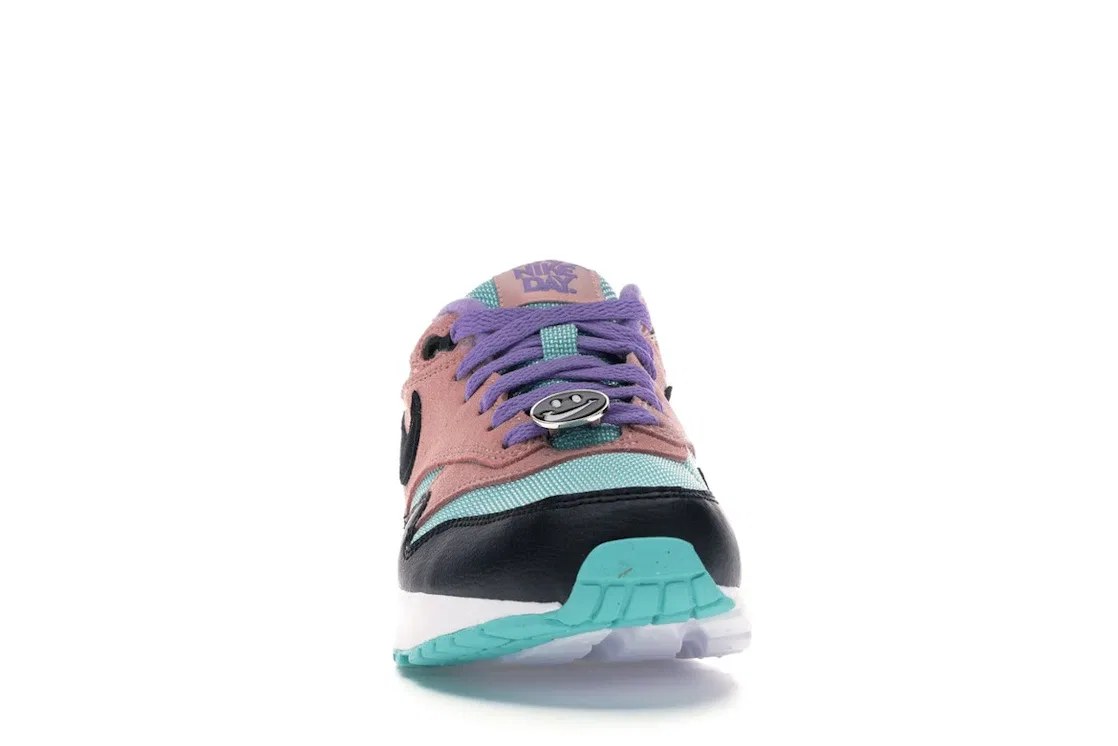 Детские кроссовки с ярким дизайном Nike Air Max 1, Black/White-Space Purple-Bleached Coral — фото 2