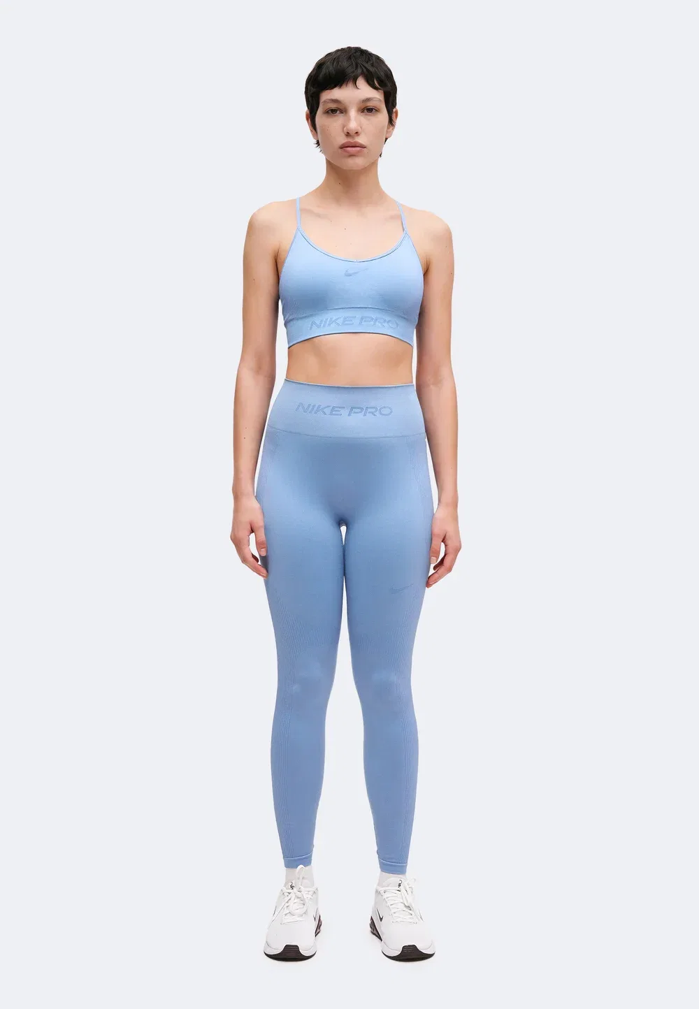 Бюстгальтер - спортивный бюстгальтер с легкой поддержкой Nike Performance, Work Blue — фото 2