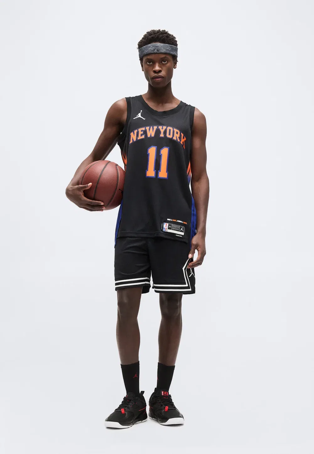 Футболка New York Knicks 2025/26 Statement Edition с изображением Джалена Брансона - клубная форма Nike Performance, Black — фото 2