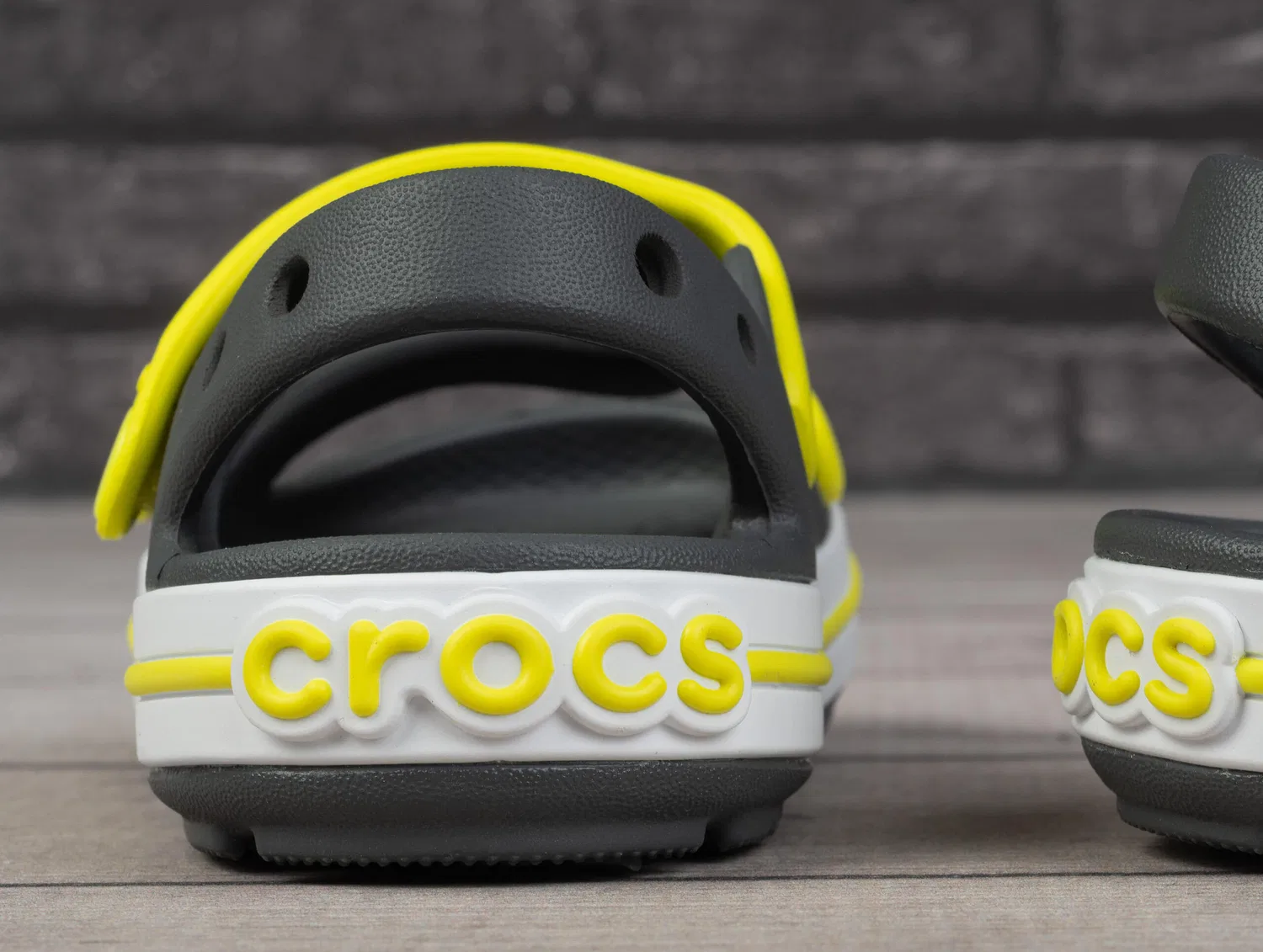 Детские сандалии с ремешками Crocs Crocband Cruiser, Цвет Dunkelgrau Weiss Gelb — фото 4