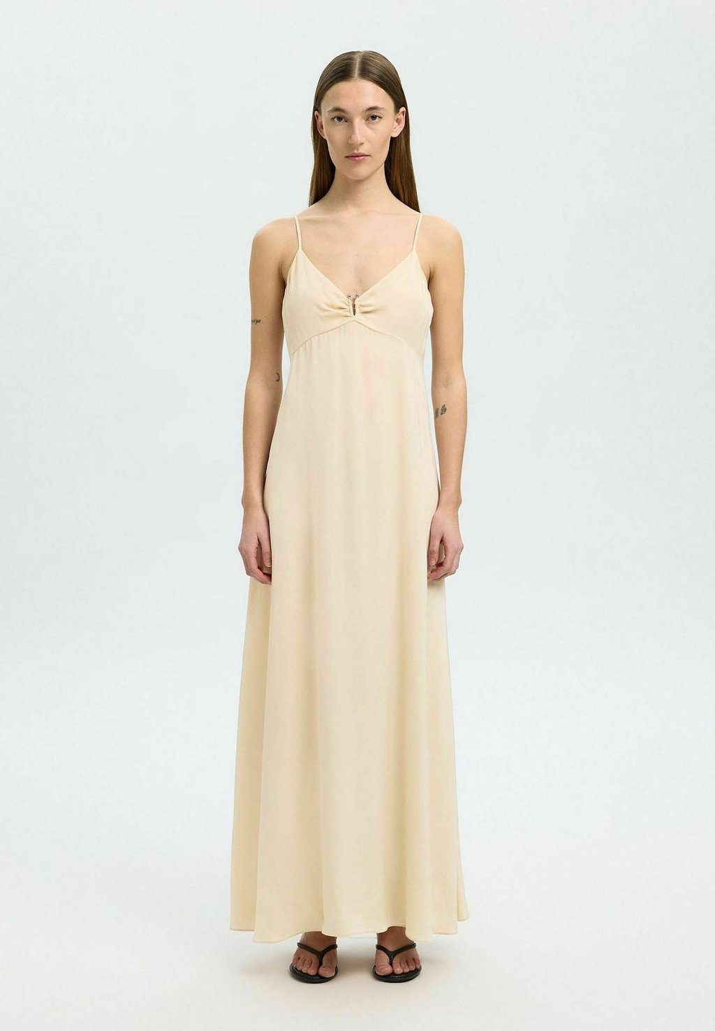 

Платье макси Selected Femme, кремовый