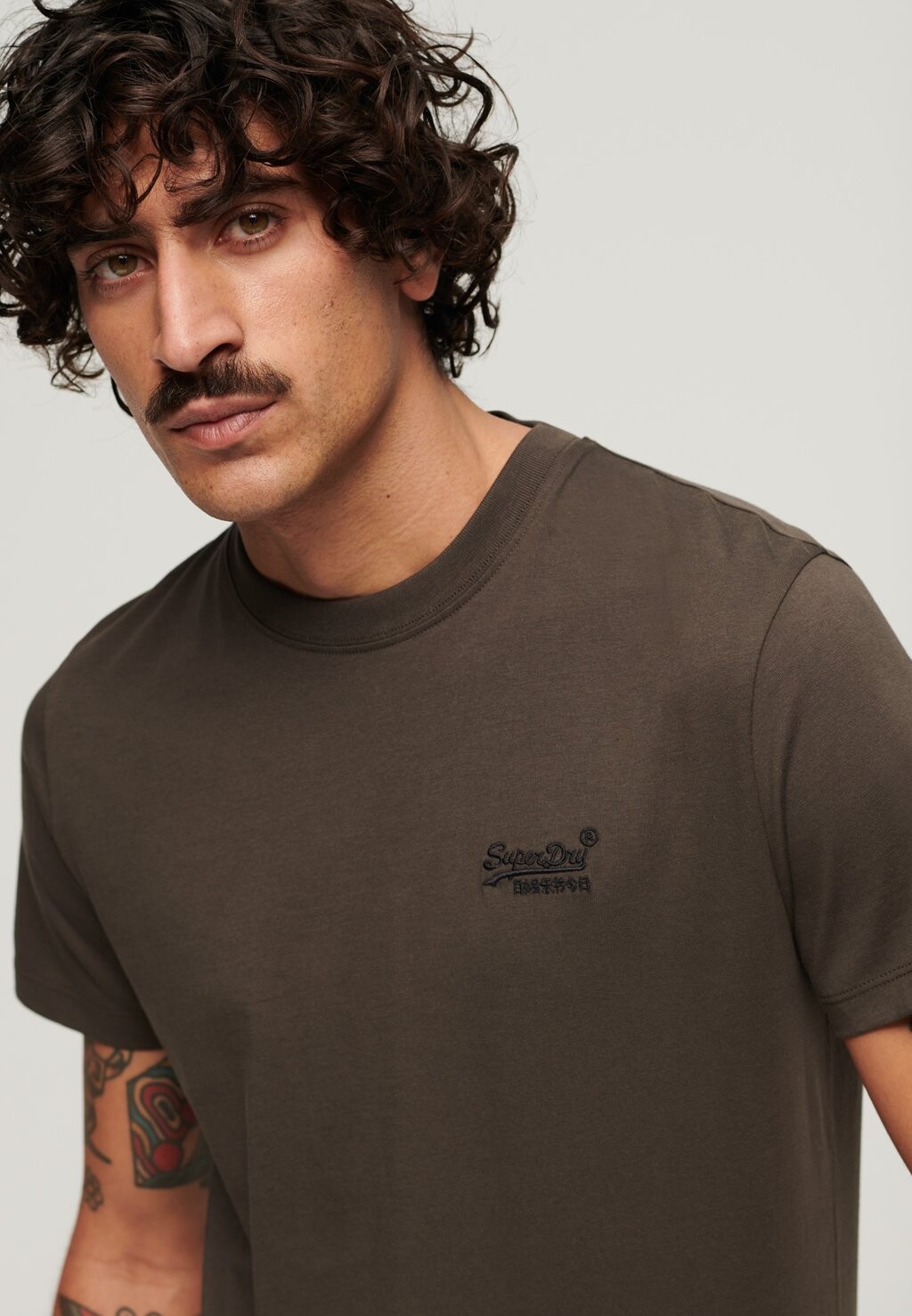 

Базовая футболка Embroidered Superdry, винтажная черная