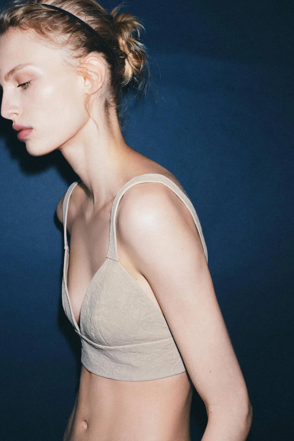 Треугольный бюстгальтер-бралетт из 100% натуральной кожи. ZARA, Grey — фото 2