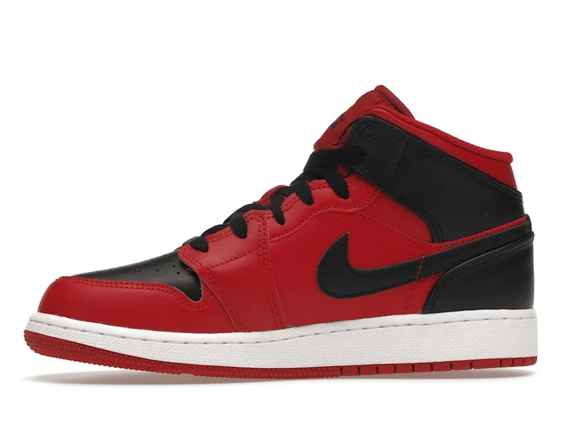 Детские кроссовки с высоким берцем Jordan 1 Mid Reverse Bred (2021) (GS) Jordan, Gym Red/White/Black — фото 3