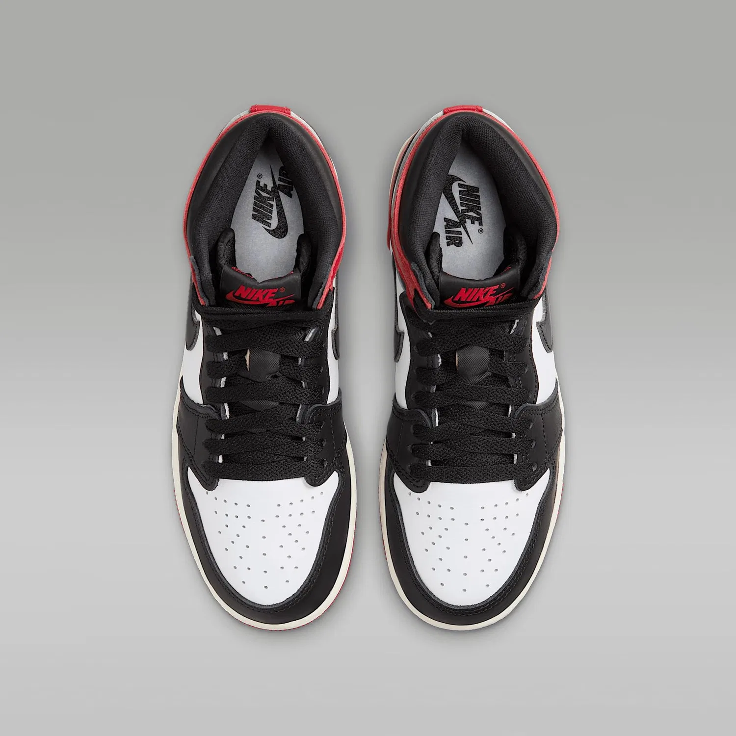 Детские кроссовки для мальчиков Jordan 1 Retro High OG 'Black Toe Reimagined' NIKE, White Black Varsity Red Sail — фото 4