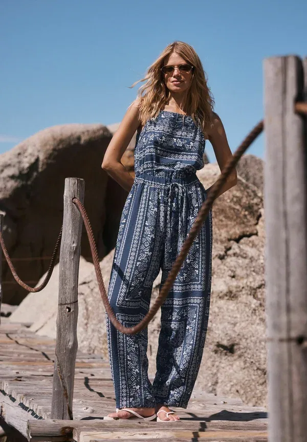 Комбинезон из вискозы Regular fit - square neck barrel leg jumpsuit Next Ecru Bandana Print, бежевый