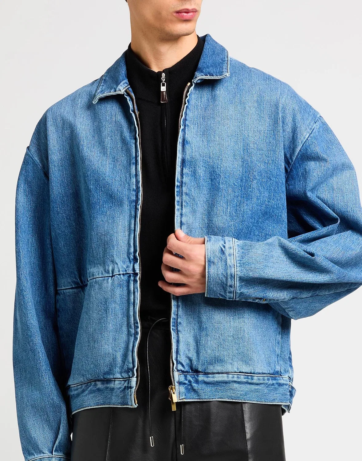 Мужская джинсовая куртка-бомбер однотонная Fear Of God, синий — фото 4