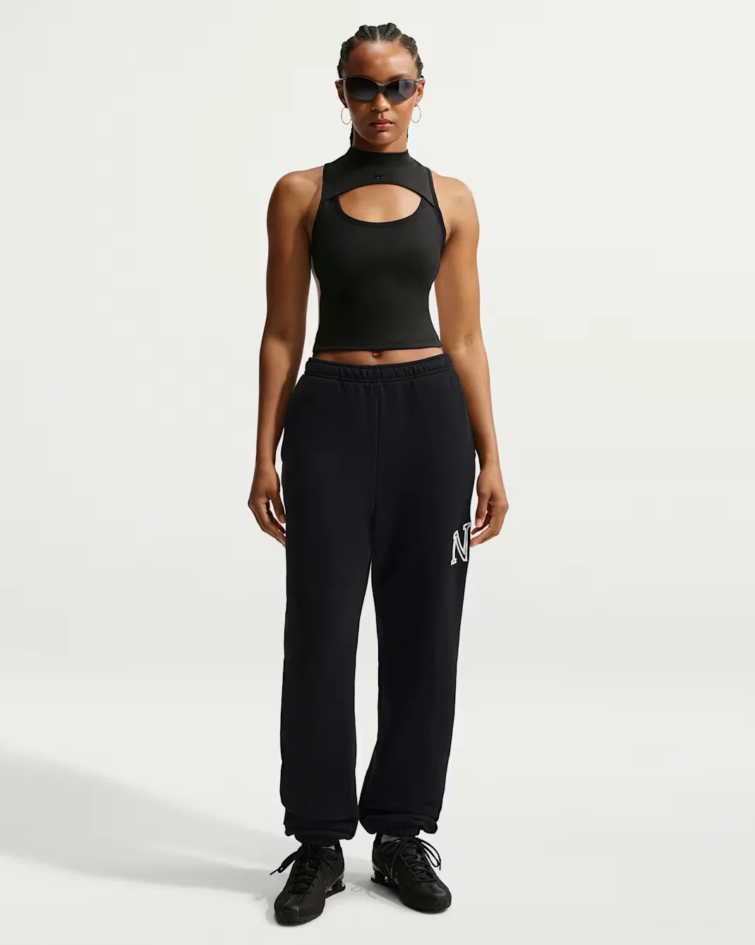 Женские брюки оверсайз с манжетами и логотипом Nike Studio Fleece Medium Weight "Graphic Pack", Total Black/White