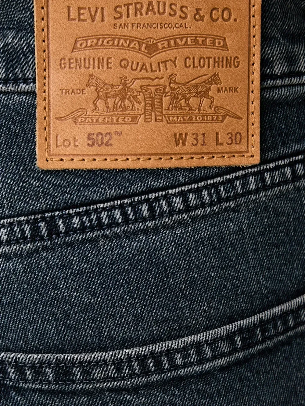 Джинсы Levi's 502 с нашивкой-логотипом, синий — фото 4