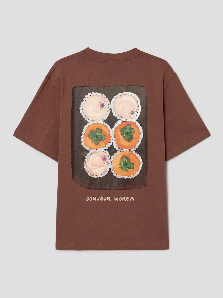 Футболка с принтом Le Tshirt Bonjour Korea JACQUEMUS, Dark Brown — фото 2