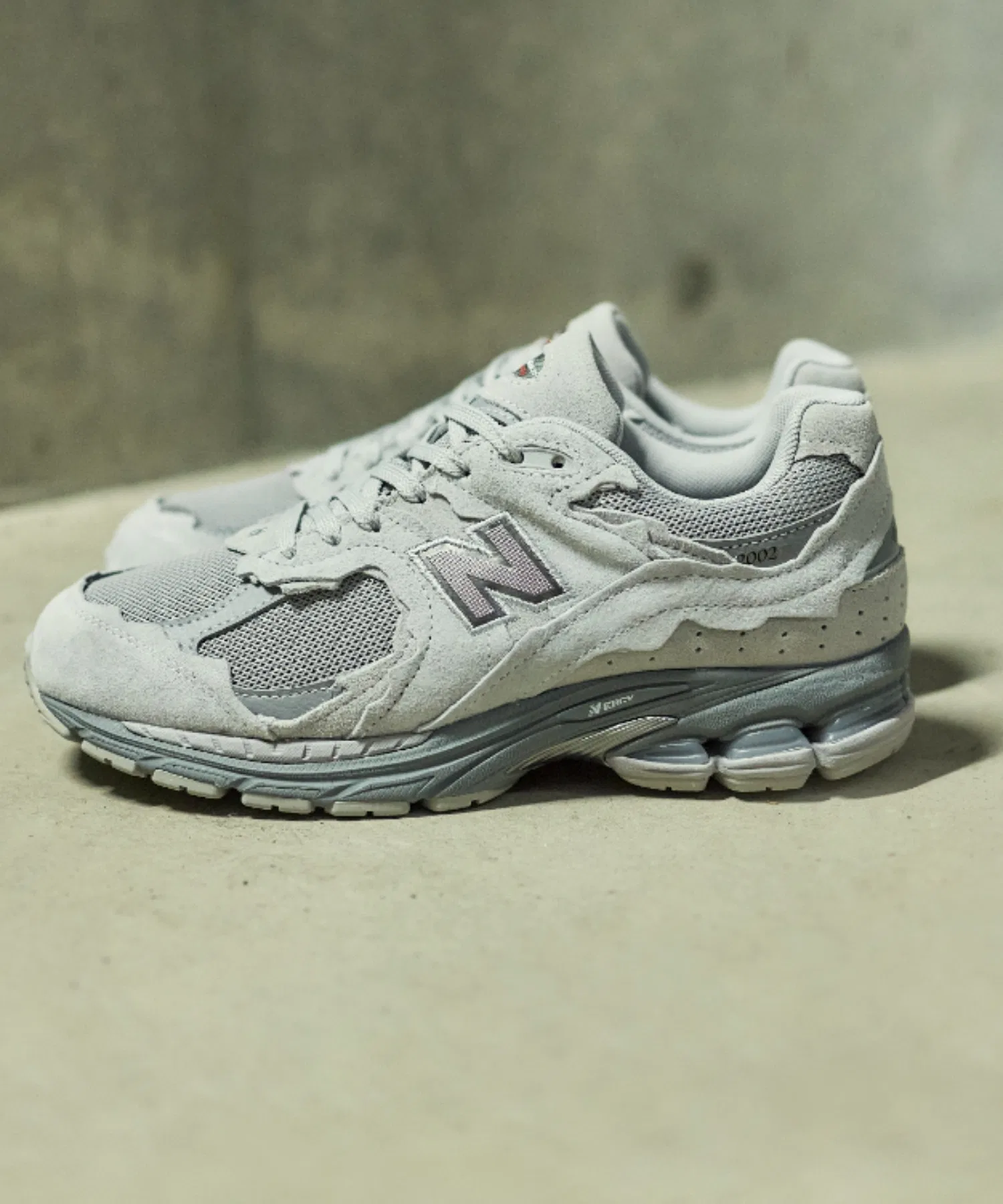 Мужские и женские кроссовки New Balance 2002RD GORE-TEX
