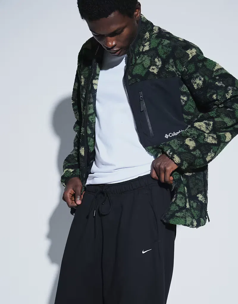Спортивные брюки Nike Solo Fleece прямого кроя с манжетами, черный — фото 2