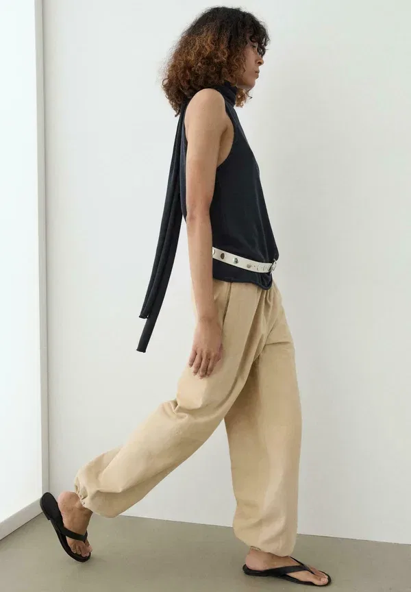 Топ на завязках с высокой горловиной Flowing halter top with tie, Massimo Dutti, крапчатый темно-синий — фото 3