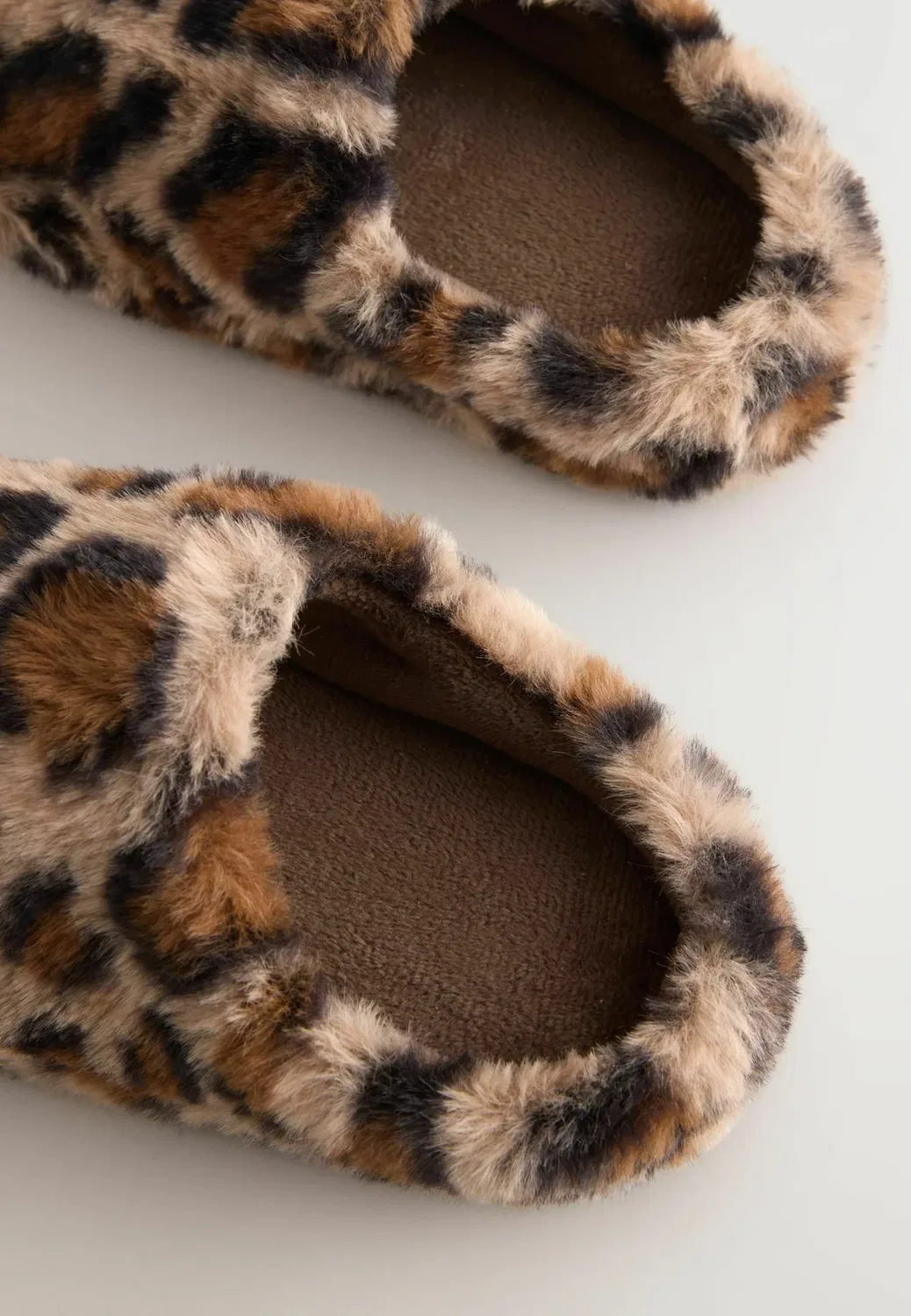 Мюли стандартного кроя - тапочки-мюли из искусственного меха Next, Leopard Print — фото 3