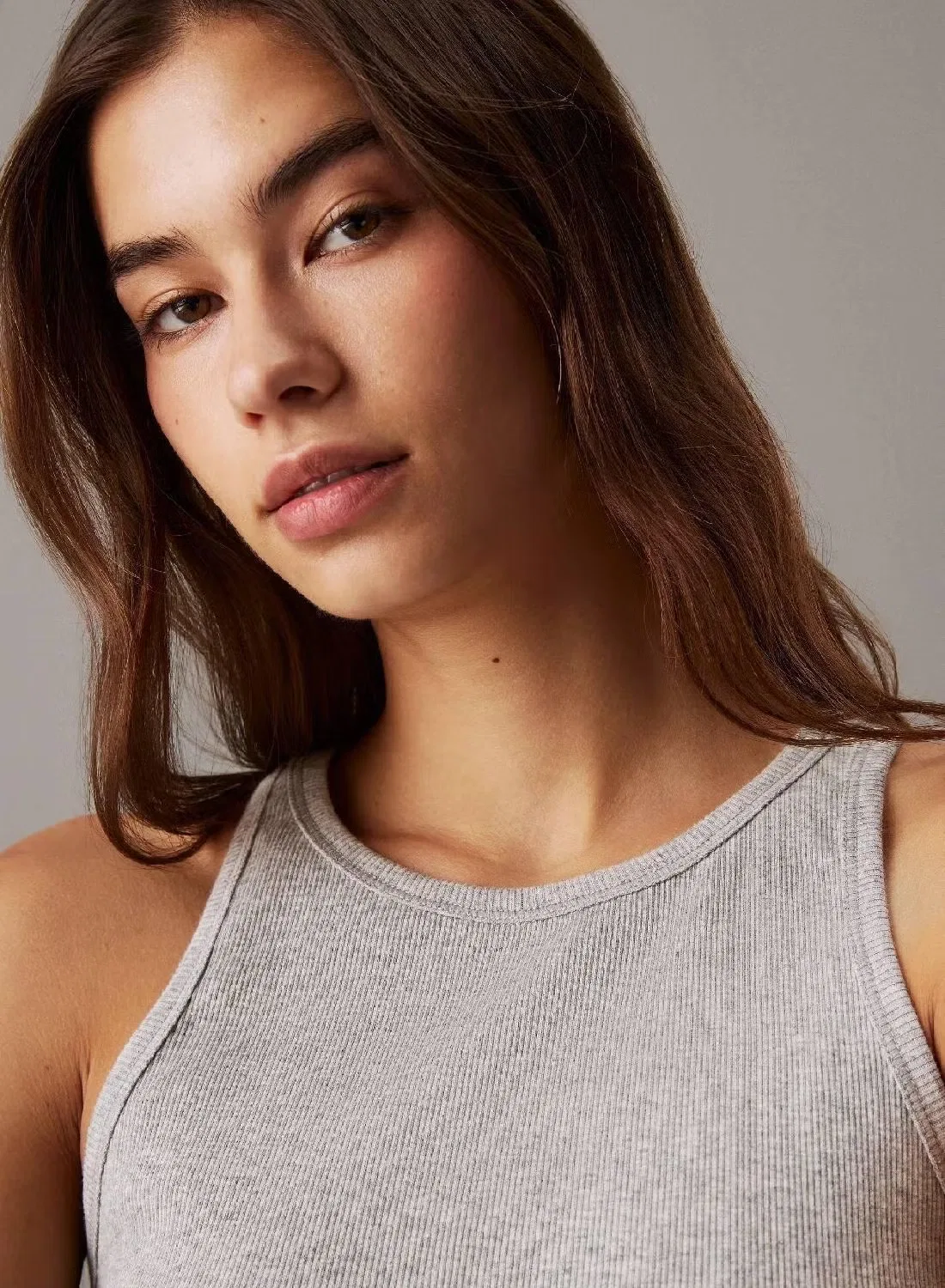 Майка без рукавов с тонкой рубчатой текстурой Calvin Klein, серый меланж — фото 3