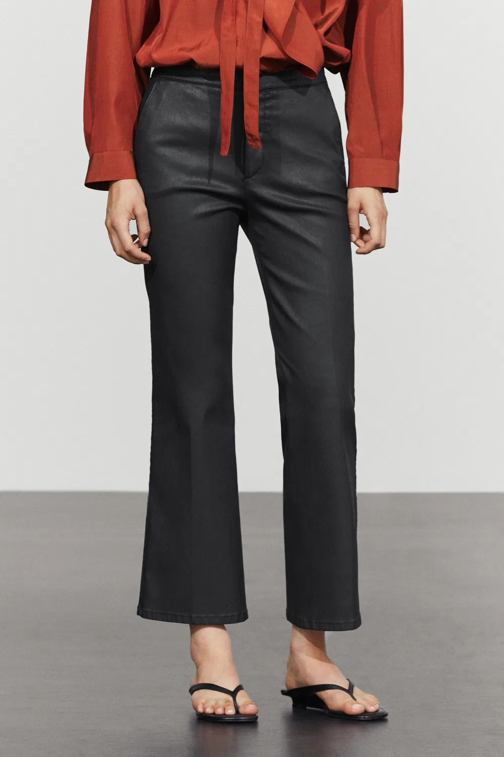 Брюки Massimo Dutti, укороченные клеш, прорезиненные манжеты, черный — фото 2