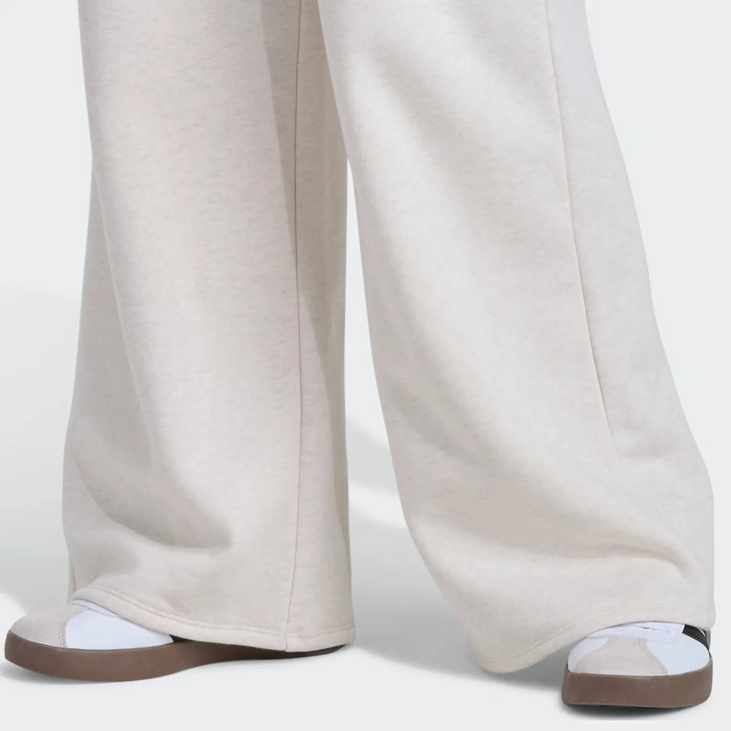 Детские брюки из флиса с широкими штанинами HTR Wide Leg Fleece Pant Adidas Sportswear, бело-меловой меланж — фото 4