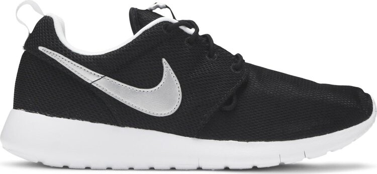 

Кроссовки Nike Roshe One GS 'Black Metallic Silver', черный