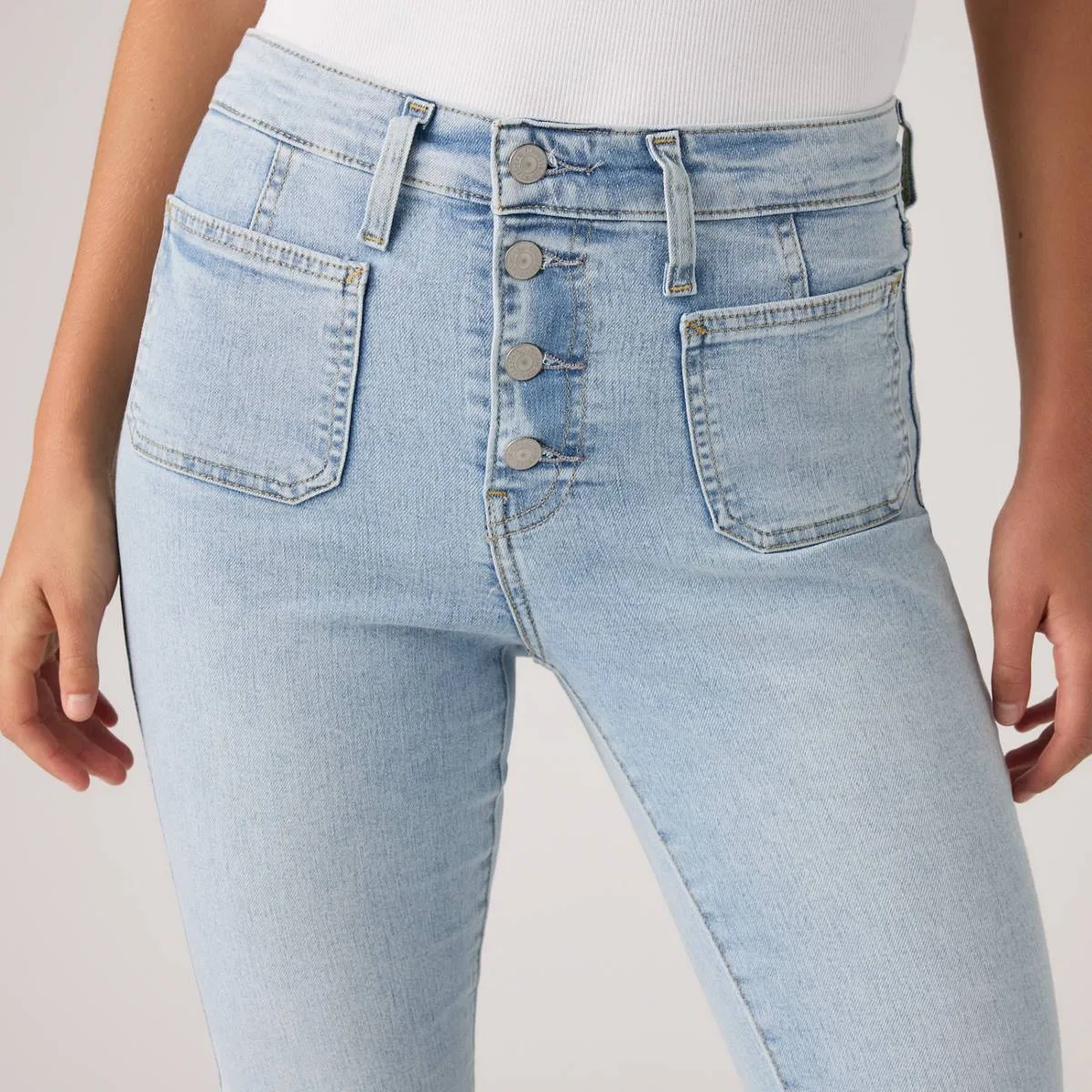 женские джинсы 726 с накладными карманами Levi's, Breathing Room - Medium Wash — фото 2