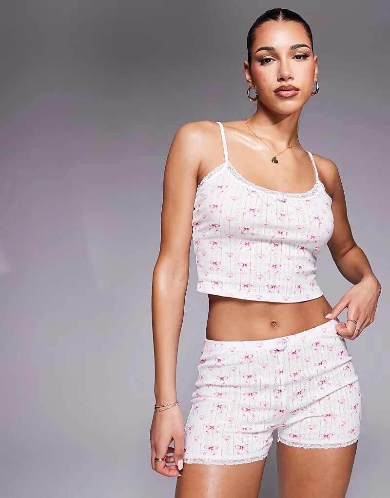 

Эксклюзивный пижамный топ Kaiia с ажурными розами и принтом в виде белых бантов — часть комплекта