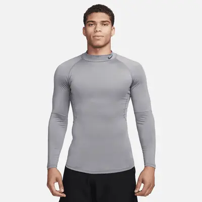 

Футболка Nike Pro, цвет Smoke Grey/Black