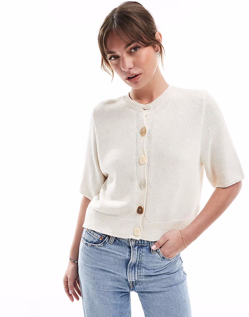 

Вязаный кардиган ASOS DESIGN с короткими рукавами и нерегулярными перламутровыми пуговицами цвета слоновой кости