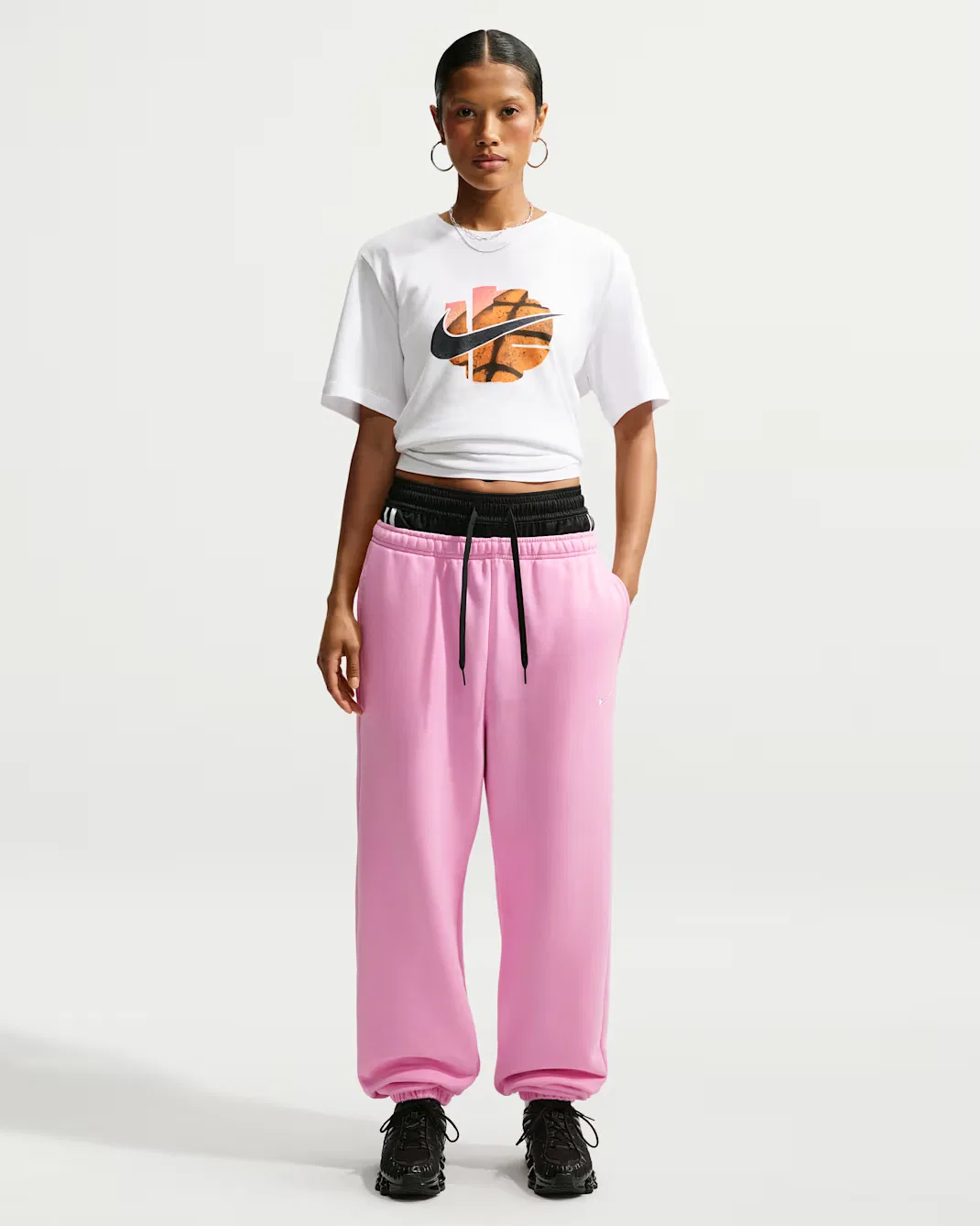 Женские брюки с высокой посадкой, свободного кроя и манжетами Nike Studio Fleece Medium Weight, Pink Rise/Sail