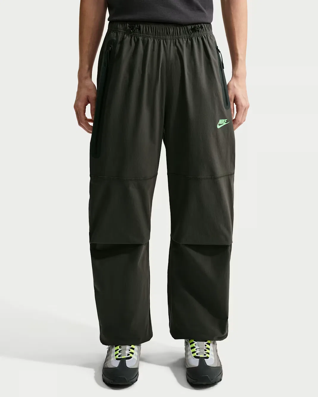 Мужские брюки из ткани Dri-FIT Nike Tech, Newsprint/Newsprint/Illusion Green — фото 2