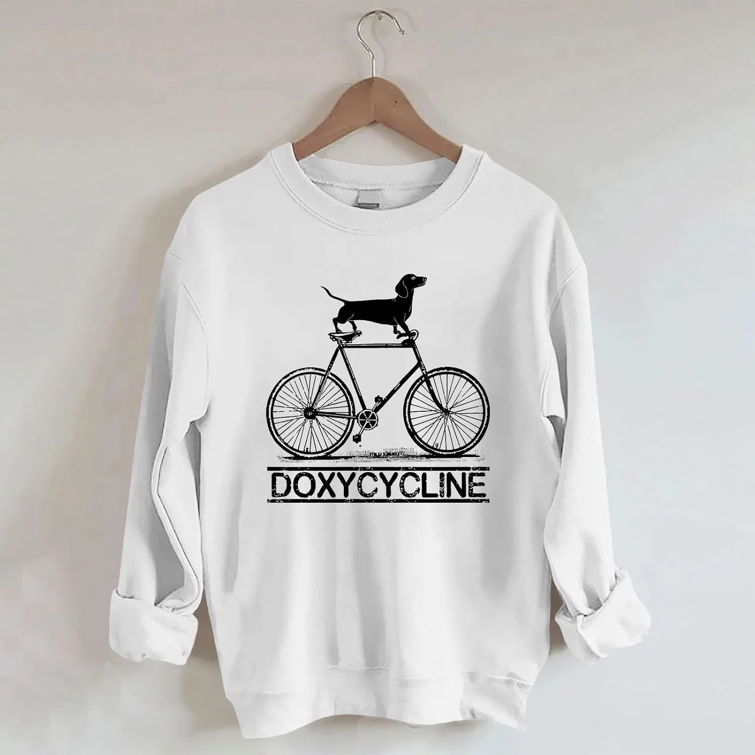 Женский свитшот с принтом таксы Doxycycline Dachshund, белый — фото 3