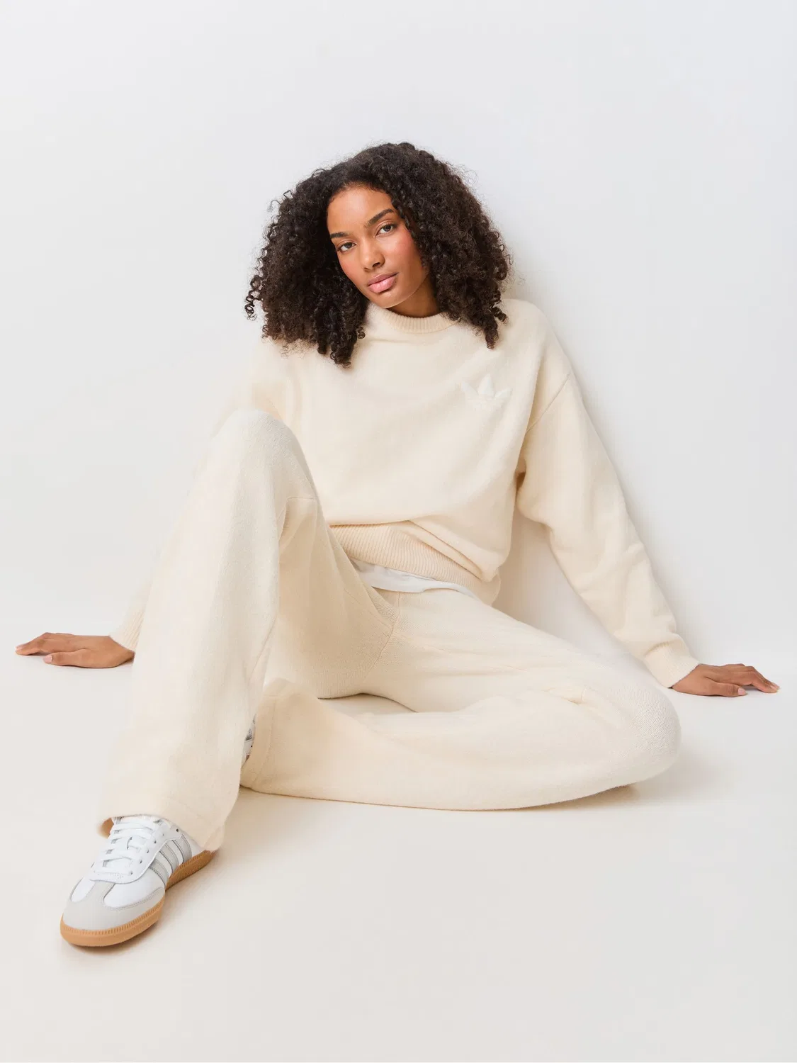Джоггеры женские, широкие, вязаные, adidas Originals, кремовый — фото 4