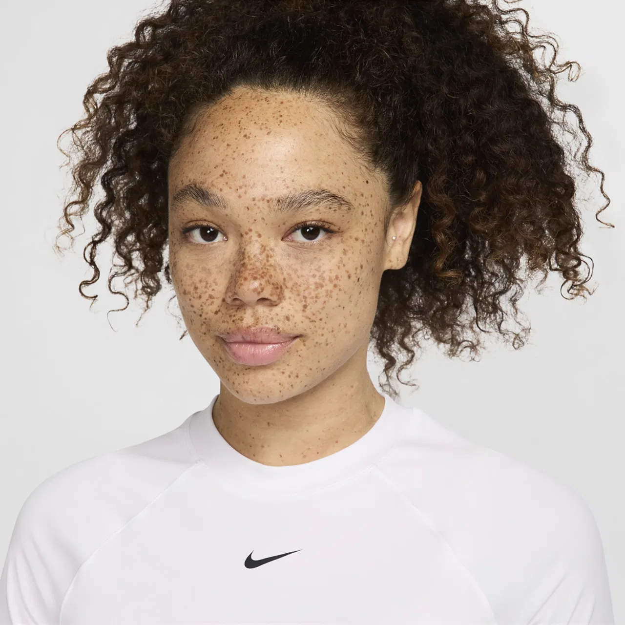 Женская футболка с технологией Dri-FIT Pro DF SS Baselayer Nike, белый/черный — фото 3