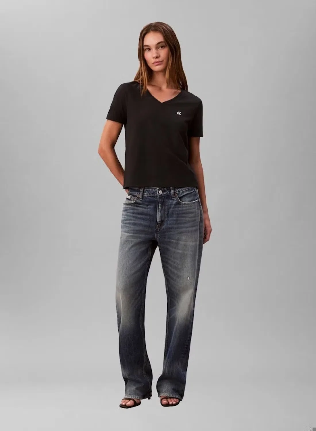 Футболка с V-образным вырезом Relaxed Monogram Calvin Klein, черный — фото 2
