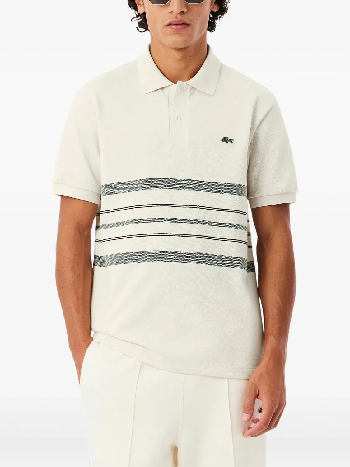 Полосатая рубашка поло с короткими рукавами Lacoste, нейтральные цвета — фото 2