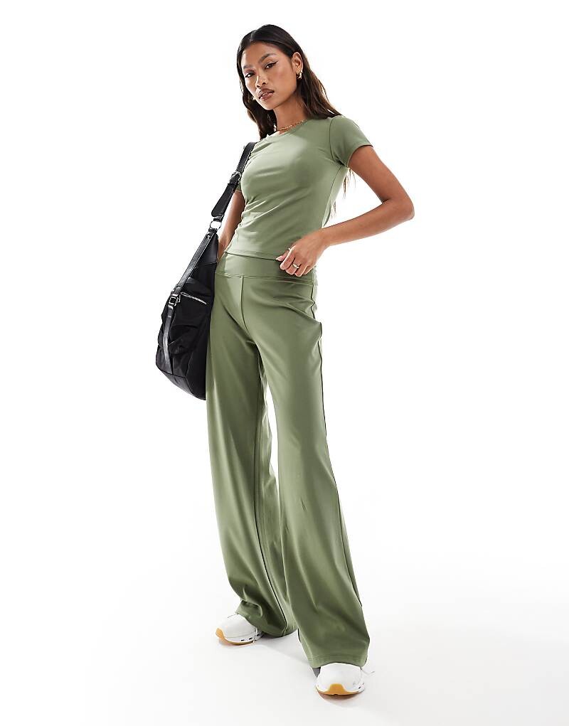 

ASOS 4505 – Icon – мягкие широкие танцевальные брюки цвета хаки
