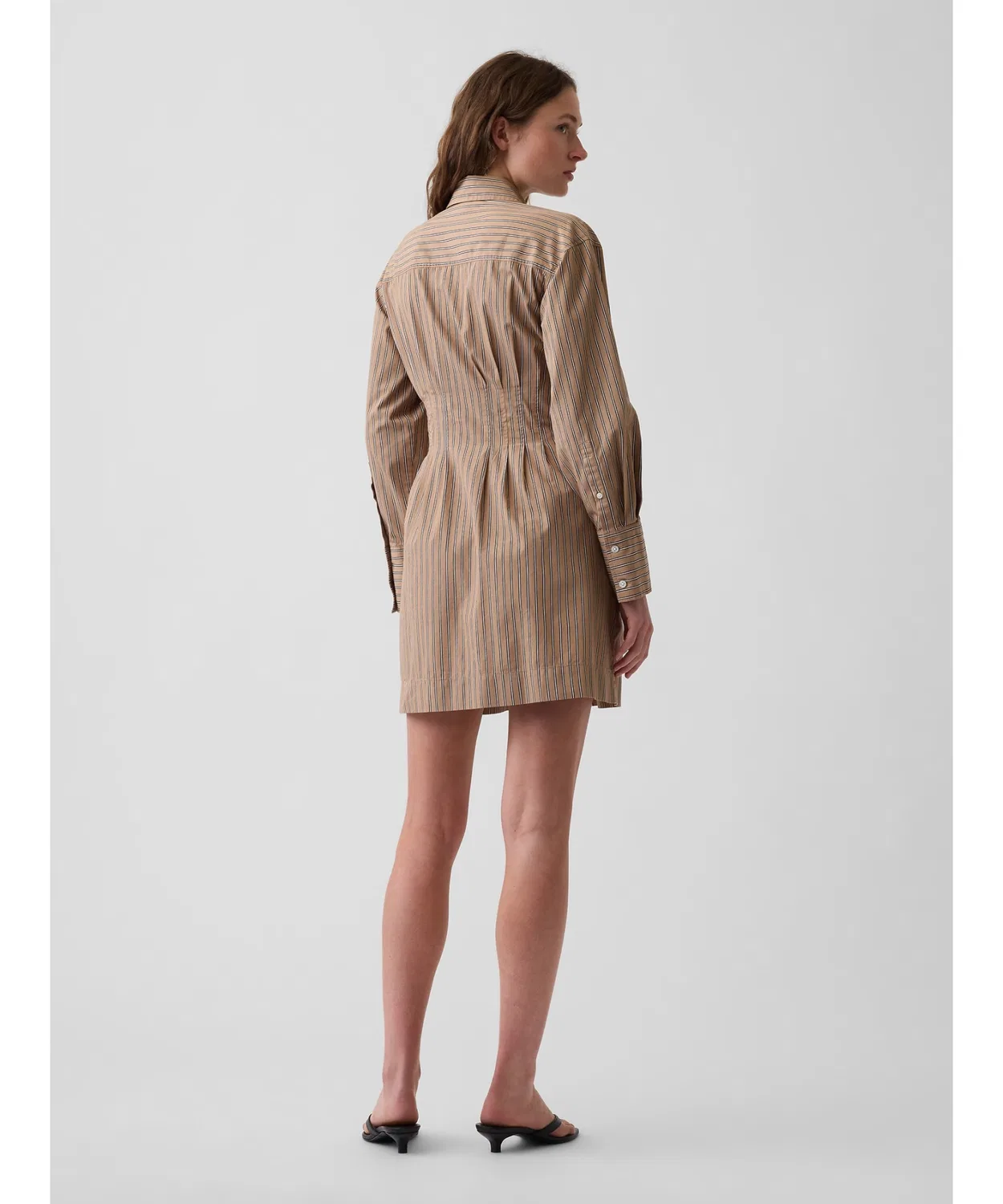 Женское платье-рубашка из хлопка с принтом в полоску и плиссировкой Gap, Beige — фото 2