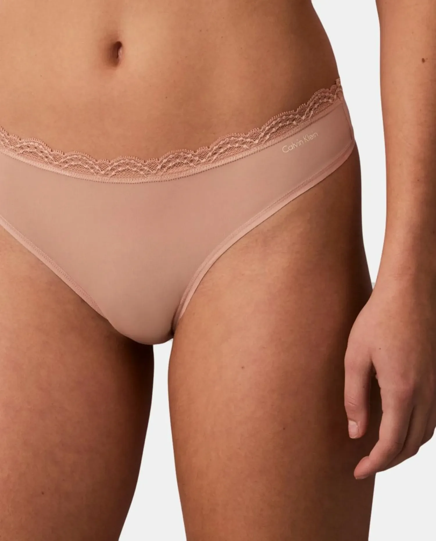 Трусики-танга MICRO STRETCH С КРУЖЕВОМ Calvin Klein, коричневый