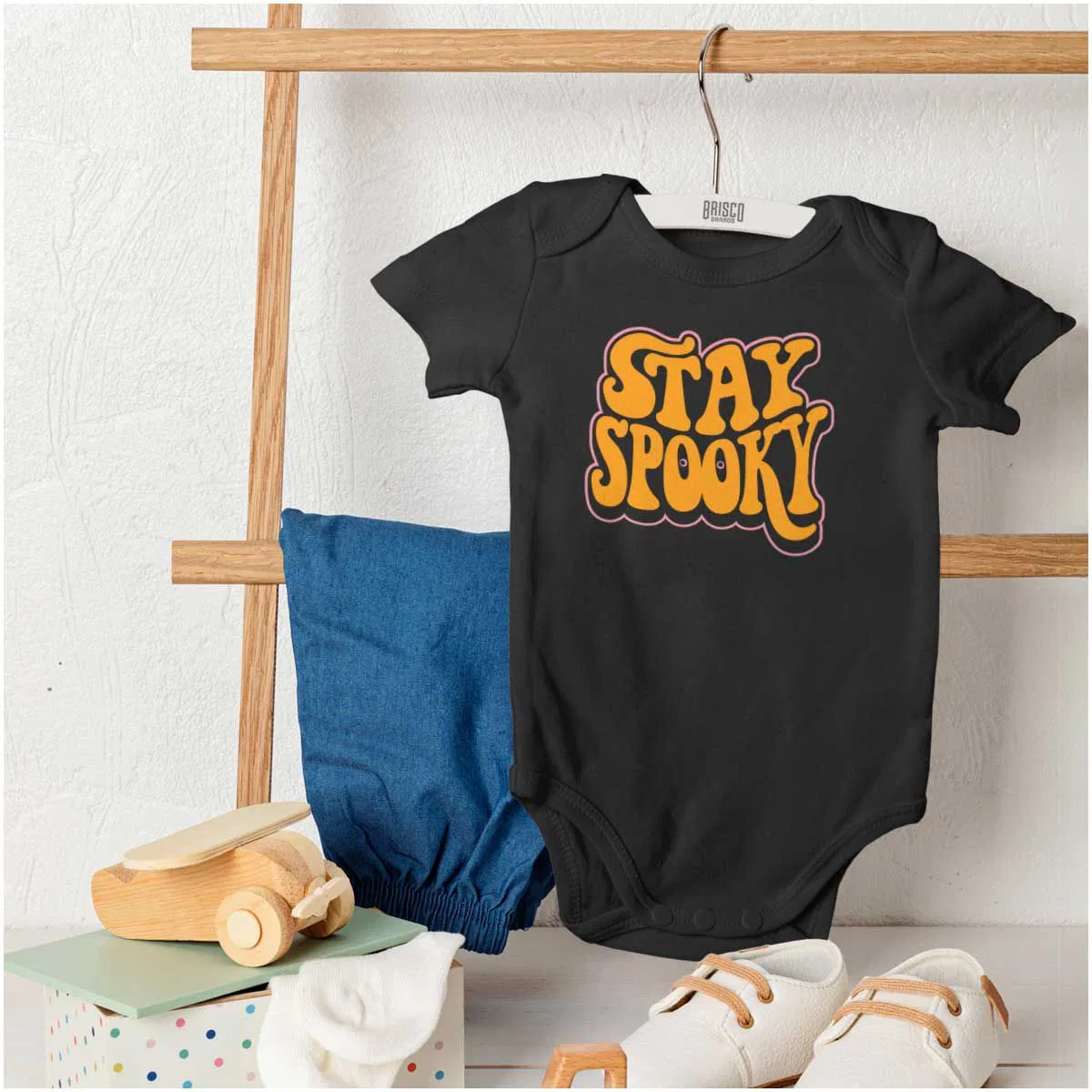 Детский боди-комбинезон с принтом Groovy Halloween Saying Trick Or Treat Baby Romper Boys or Girls Brisco Brands, Black — фото 4