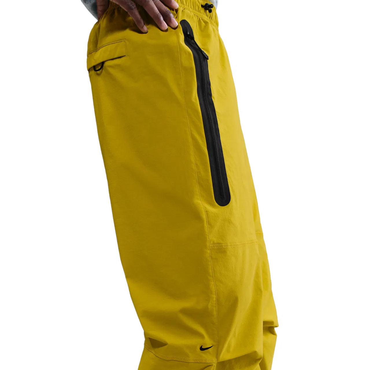 Мужские брюки Tech Woven OS Nike, цвет Bright Citron/Bright Citron/Black — фото 2