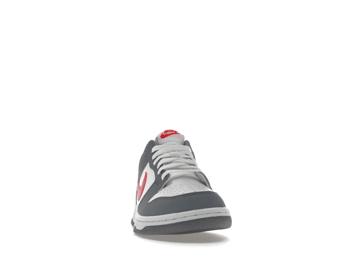Детские кроссовки Lifestyle с контрастной расцветкой Nike Dunk Low Next Nature, Smoke Grey Light Crimson White — фото 2