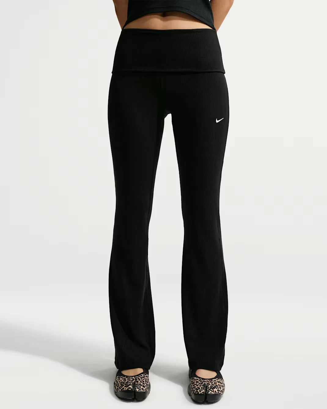 Женские облегающие брюки средней посадки в рубчик Nike Sportswear Chill Knit, Black/White — фото 2