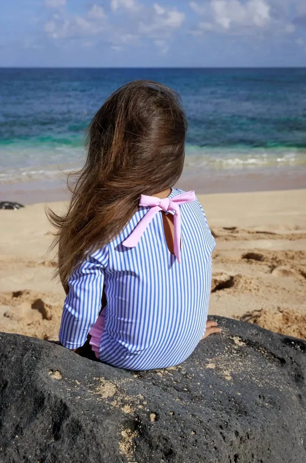 Детский купальник-слитный для девочек с оборками Coastal Cutie Surf Suit feather 4 arrow, Marina Blue — фото 2