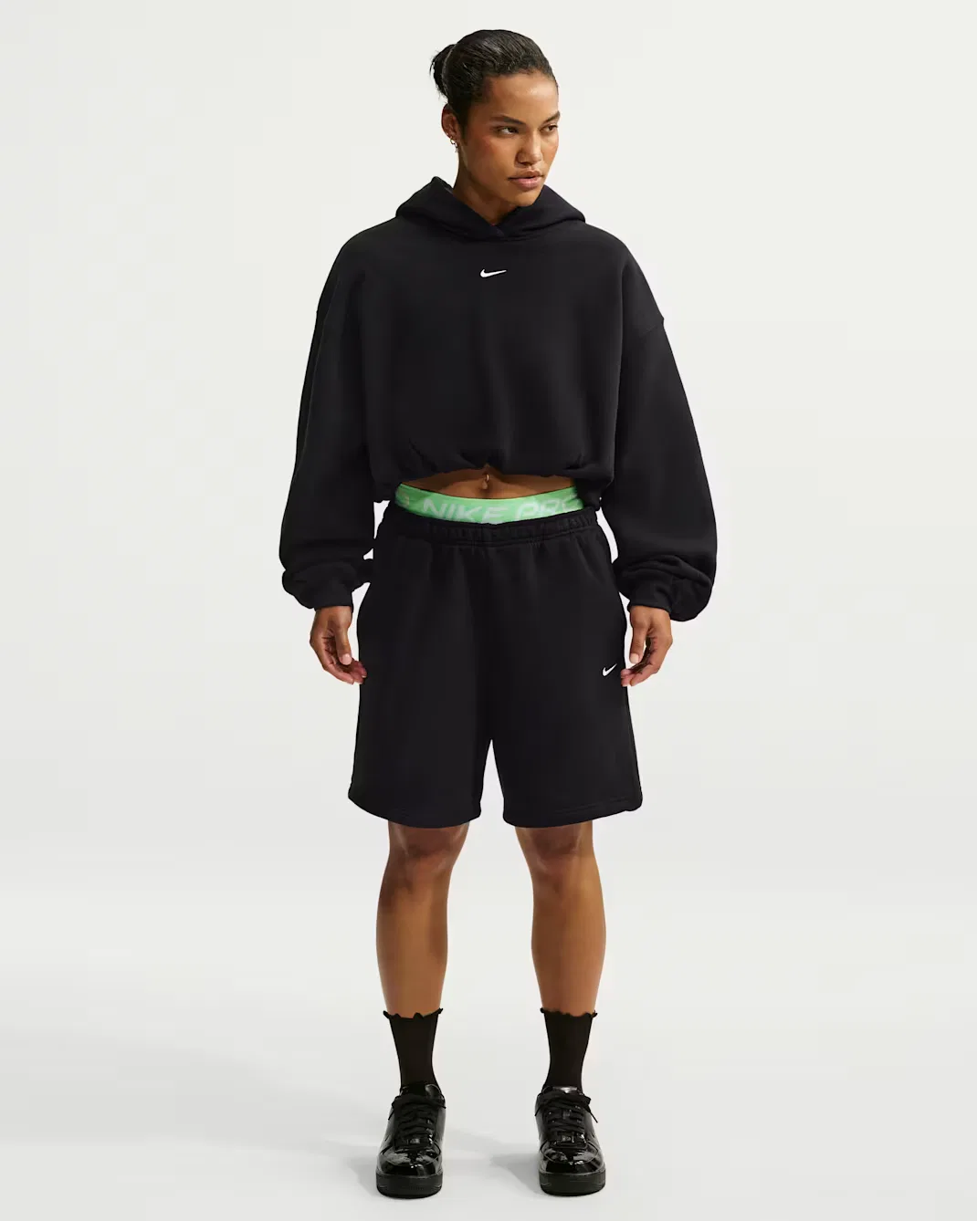Женская укороченная толстовка оверсайз Nike Studio Fleece Medium Weight, Total Black/Sail — фото 4
