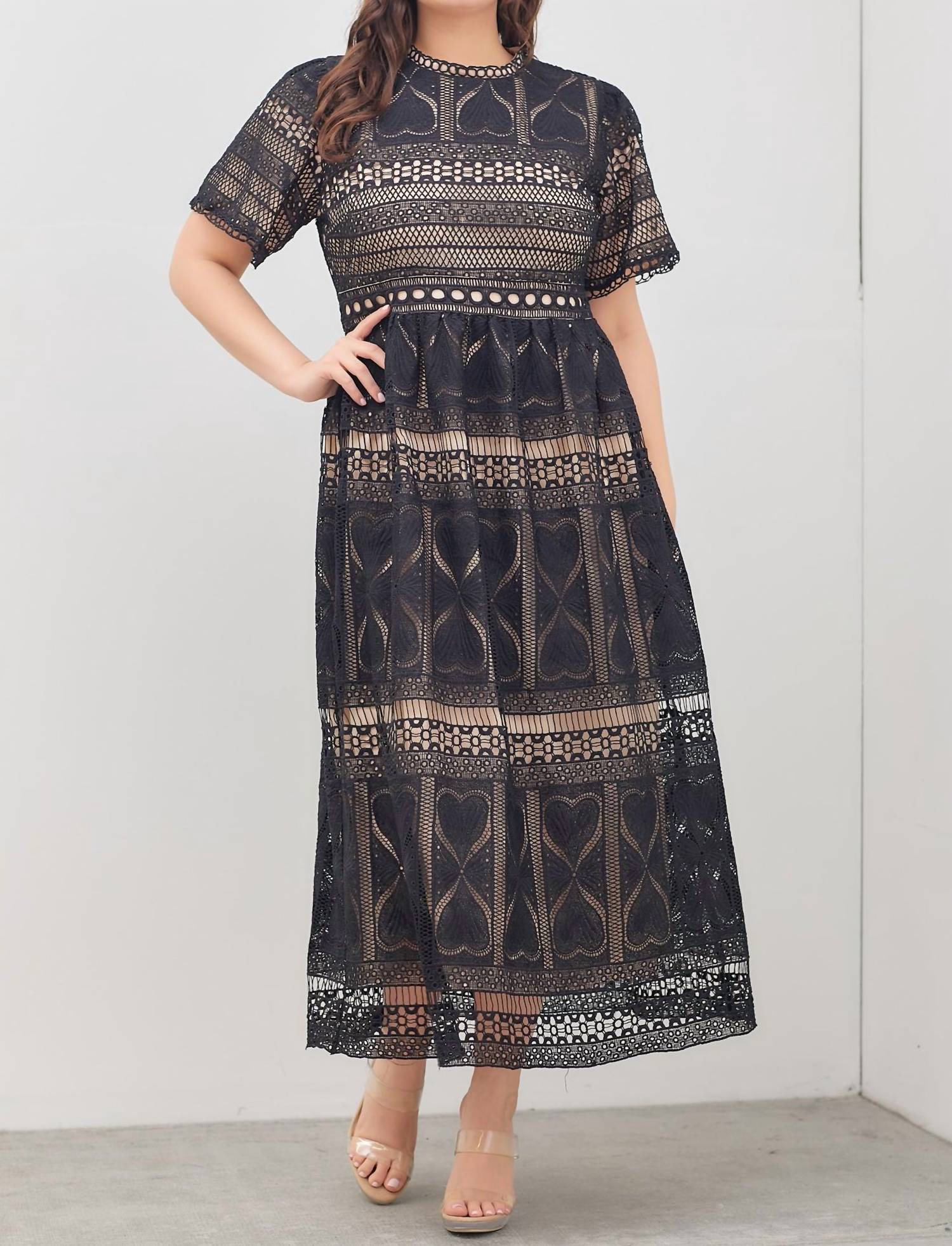 

Стоящее платье с кружевом в черном цвете Polagram