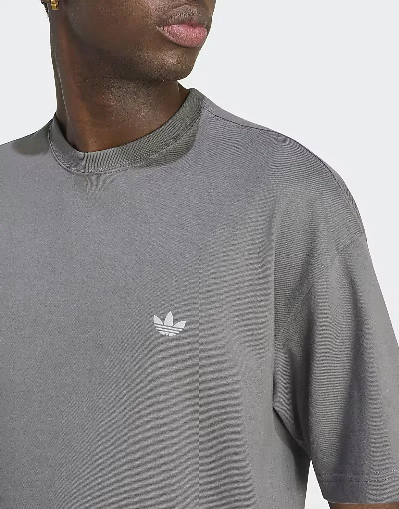 Футболка Adidas Originals Trefoil essentials spacer loose tee серого, размер четыре — фото 2